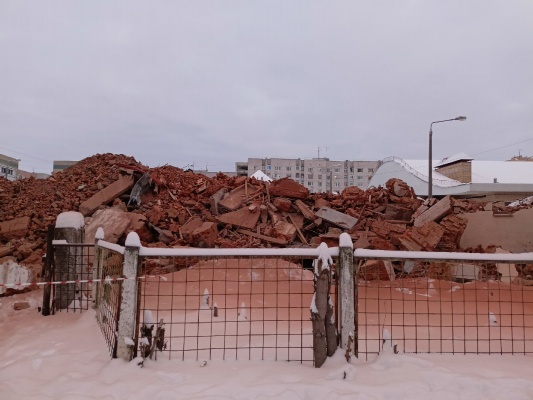 Саров Школу №13 ломают - 05.jpg